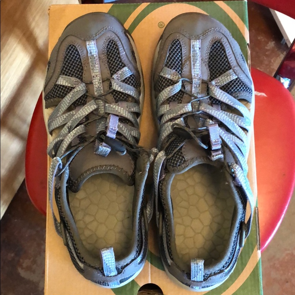 NWT Women’s Chaco Outcross Sandal